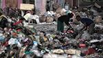 Duh, Jorok! Sampah Menggunung di Kolong Tol Wiyoto-Wiyono