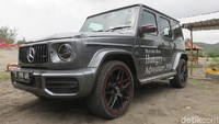 Saat berseragam Arsenal, Mesut Ozil diketahui kerap mengendarai Mercedes-Benz G63 AMG. Mobil bergaya SUV ini sering dipakai Ozil untuk wara-wiri sebagai teman aktivitas harian. M Luthfi Andika/detikcom