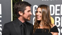 Christian Bale tampil romantis dengan sang istri, Sibi Blazic. Foto: (Gabriel Olsen/Getty Images)