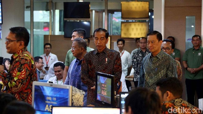 Jokowi Pamer Urus Izin 3 Jam Kelar, di Daerah Lain Lagi Ceritanya
