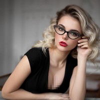 Oktyabrina Maximova berada di posisi ke-8 daftar wanita tercantik di dunia. Dia berada di atas Lisa BLACKPINK dan aktris India Banita Sandhu. Foto: Instagram