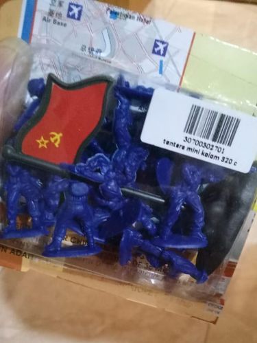 Ada 6 pak mainan yang diamankan petugas