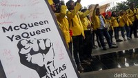 Aksi tersebut dilakukan sebagai bentuk dukungan untuk pimpinan KPK yang mengalami tindakan teror beberapa waktu lalu.