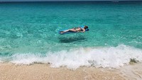 Dirinya memang paling suka liburan ke pantai (Instagram/edurnity)