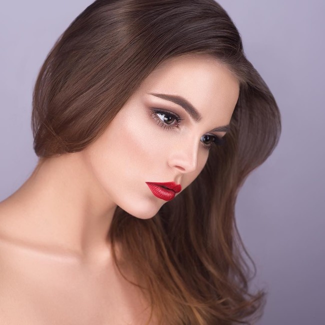 Seperti dikutip Maxim Rusia, tidak banyak hal diketahui mengenai sosok Oktyabrina Maximova. Yang pasti dia saat ini merupakan seorang mahasiswi di Universitas St. Petersbug jurusan manajemen ekonomi. Foto: Instagram