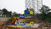 Alun-alun tersebut dibangun di tanah seluas sekitar 3 hektare.