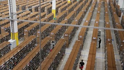 Gudang Raksasa Amazon yang Bikin Jeff Bezos Terkaya di Dunia