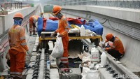 Pembangunan Depo LRT di Bekasi Timur sendiri membutuhkan lahan sekitar 10 hektare. Hingga saat ini proses pembebasan lahan masih belum selesai. Namun diperkirakan seluruh lahan di lokasi tersebut akan selesai pada Maret 2019.
