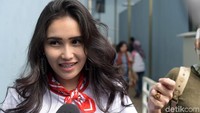 Berbagai pertanyaan dari media dijawabnya dengan lancar. Foto: Noel/detikHOT