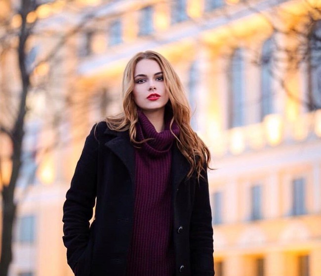 Oktyabrina Maximova berusia 22 tahun. Sehari-harinya selain kuliah, dia bekerja sebagai model di St. Petersbug, Rusia. Foto: Instagram