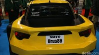 SUV Lamborghini Urus bagian belakangnya bisa diduduki, sedangkan Urus 86 garapan Nats justru menaruh bak di bagian belakangnya.