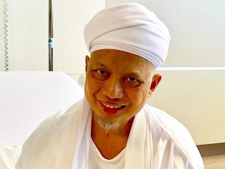 Foto: Ustaz Arifin Ilham saat dirawat di Penang (Instagram @alvin_411) Foto: Ustaz Arifin Ilham saat dirawat di Penang (Instagram @alvin_411)