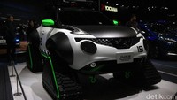 Nissan memamerkan Juke yang tampil tak biasa di Tokyo Auto Salon 2019 di Makuhari Messe, Kota Chiba, Jepang, Senin (14/1/2019).