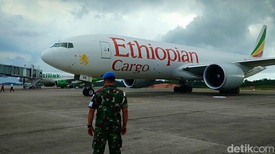 Penampakan Pesawat Ethiopia yang Dipaksa Turun TNI AU di Batam