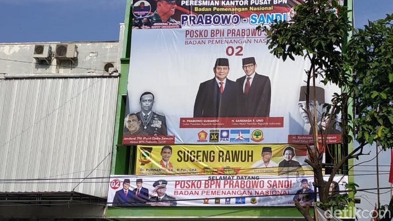 BPN: Foto Gatot Nurmantyo di Posko Prabowo Dipasang oleh Relawan BPN: Foto Gatot Nurmantyo di Posko Prabowo Dipasang oleh Relawan