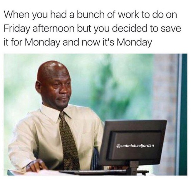 Hari Senin disambut oleh tumpukan pekerjaan yang tertunda dari Jumat. Sekarang kamu menyesal, kan? Foto: Instagram