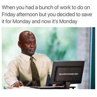 Hari Senin disambut oleh tumpukan pekerjaan yang tertunda dari Jumat. Sekarang kamu menyesal, kan? Foto: Instagram