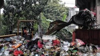 Namun, sampah kembali menumpuk di area itu. Salah satunya karena minimnya kesadaran warga untuk tidak membuang sampah sembarangan.
