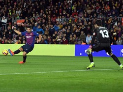 Suarez membuka keunggulan Barcelona lewat golnya di menit ke-19. Foto: David Ramos/Getty Images