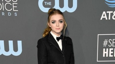 Foto: Cantiknya Artis Bergaya Maskulin di Red Carpet Critics Choice 2019