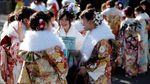 Wanita-wanita Cantik Ini Kumpul Rayakan Hari Kedewasaan di Jepang