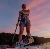 Wanita asal Kansas City, Missouri ini pertama kali mulai hiking (dengan pakaian) setelah hubungan asmaranya putus pada tahun 2015. Namun, setelah temannya bercanda menyarankan dirinya harus mengambil foto menantang, Megan mulai mengunggah fotonya tanpa busana untuk pertama kali saat perjalanan ke California pada Juli 2016. Foto: Instagram @holdon2yerbutts