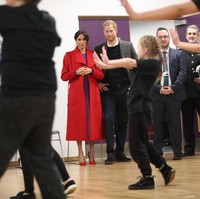 Meghan dikenal sebagai pelanggan loyal dari brand tersebut. Untuk coat tersebut, Meghan memiliki tiga buah dalam warna yang berbeda-beda. Coat yang berwarna coklat pernah dipakai Meghan saat merayakan Natal bersama keluarga Kerajaan Inggris pada 2017 silam. (Foto: Getty Images)