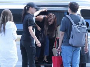 Benda Penting yang Dibawa Bodyguard saat Kawal Artis K-Pop, Kamu Juga Punya