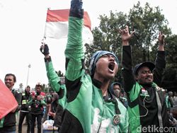 Driver Ojol Gelar Aksi Damai 151 di Depan Istana