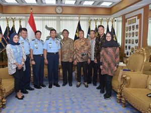 TNI AU Dukung CT ARSA Foundation Bantu Korban Bencana