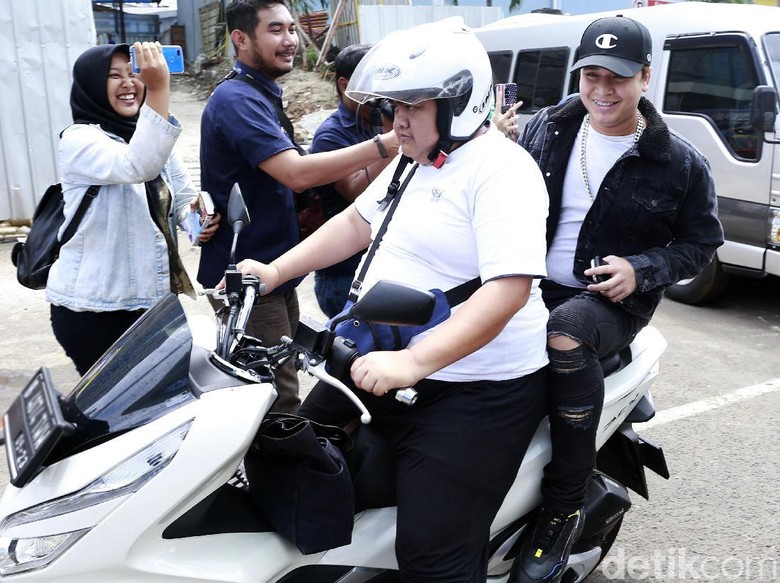 Mak Vera Disebut Pilih Berjudi Ketimbang Jaga Olga, Billy No Comment Mak Vera Disebut Pilih Berjudi Ketimbang Jaga Olga, Billy No Comment