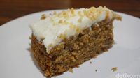 Titik Temu: Enaknya Ngopi Sambil Nyemil Carrot Cake di Kafe Bergaya Rustic Ini