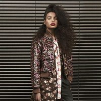 Tampil juga aktris transgender Indya Moore. Isu kesetaraan dan identitas gender yang cair (gender fluid) memang menjadi Louis Vuitton belakangan. September lalu di Paris Fashion Week, sejumlah model transgender diberi mandat untuk memeragakan koleksi Spring-Summer 2019 Louis Vuitton. (Foto: Dok. Louis Vuitton)