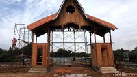 Warisan budaya Betawi dapat dilihat dan dirasakan langsung di kampung ini melalui arsitektur rumah adat, tarian, bahasa, serta makanan khasnya.