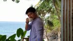 Tampannya Aditya Zoni, Adik Ammar Zoni Saat Santai sambil Ngopi