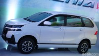 Tampilan eksteriornya lebih stylish dengan desain baru pada sisi bumper depan, belakang, serta alloy wheel yang memberikan kesan lebih dinamis. Desain baru lampu depan (headlamp) dan belakang, serta penggunaan LED Headlamp pun membuatnya lebih modern. Di samping itu pencahayaan menjadi lebih terang, fokus, namun tetap hemat daya.