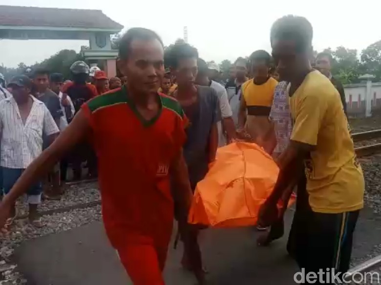 Pelajar di Lamongan Tertabrak KRD di Perlintasan Tanpa Palang Pintu Pelajar di Lamongan Tertabrak KRD di Perlintasan Tanpa Palang Pintu