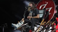 Selamat ulang tahun ke-50 Dave Grohl, semoga sehat selalu dan segera tampil di Indonesia! Chung Sung-Jun/Getty Images