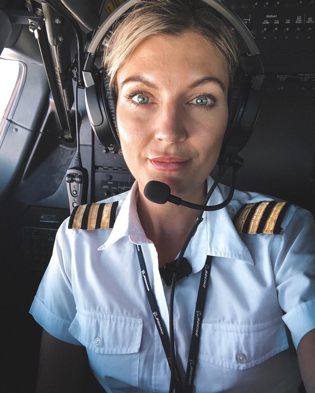 Maria Pettersson menjadi pilot sejak 2011 untuk maskapai Ryanair. Sejak itu, ia selalu berbagi pengalamannya mengemudikan pesawat hingga traveling ke berbagai penjuru dunia. Foto: Instagram/Maria Pettersson