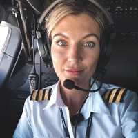 Maria Pettersson menjadi pilot sejak 2011 untuk maskapai Ryanair. Sejak itu, ia selalu berbagi pengalamannya mengemudikan pesawat hingga traveling ke berbagai penjuru dunia. Foto: Instagram/Maria Pettersson