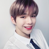 Saat buka Instagram @thisisdaniel_k, Kang Daniel langsung mendapat satu juta pengikut dalam waktu 11 jam 36 menit. Ia pun memecahkan rekor yang sebelumnya dipegang Paus Francis bahkan diakui Guinness World of Records. Beberapa minggu berlalu, kini follower Instagram lulusan boyband Wanna One itu telah mencapai dua juta. Foto: Instagram Kang Daniel