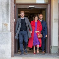 Meghan Markle dan Pangeran Harry muncul di Birkenhead, Inggris, kemarin, Senin (14/1/2018), dalam rangka kunjungan dinas. Seperti biasa, Meghan menebar pesonanya dengan bergaya maksimal. (Foto: Getty Images)