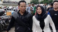 Denny Cagur dan Shanti Widihastuti saat ditemui di studio Trans TV, Kapten Tendean, Jakarta Selatan pada Selasa (15/1). Pool/Noel/detikFoto.