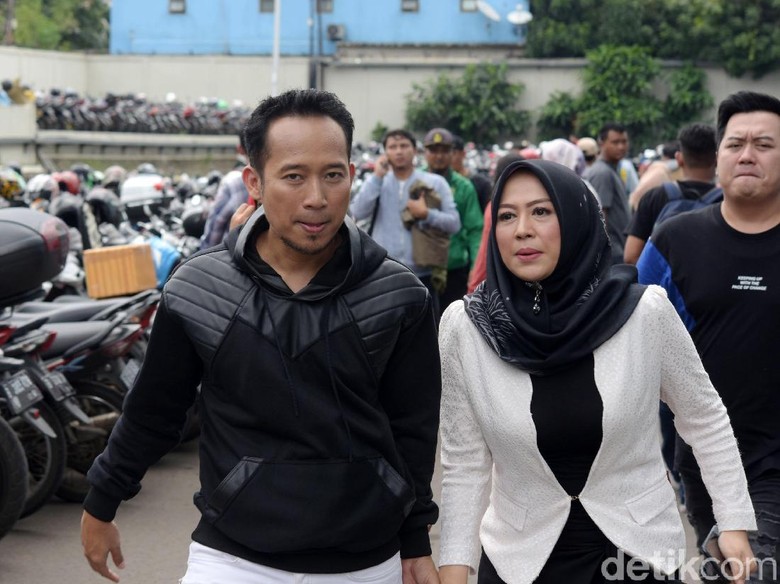 Lika-liku Keluarga Receh Denny Cagur Bakal Hadir di Trans 7 Lika-liku Keluarga Receh Denny Cagur Bakal Hadir di Trans 7