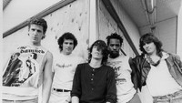 Dave memutuskan tak melanjutkan sekolahnya dan fokus nge-band lalu bergabung dengan Scream dan mengisi posisi guitaris sebelum akhirnya benar-benar menjadi drummer. Dok. Ist