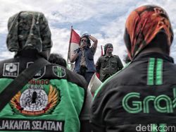 Driver Ojol Gelar Aksi Damai 151 di Depan Istana