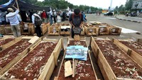 Aksi kubur diri itu dilakukan agar tuntutannya terpenuhi. 