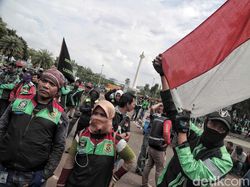 Driver Ojol Gelar Aksi Damai 151 di Depan Istana
