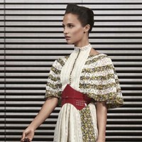 Bagi Louis Vuitton, koleksi pre-fall sama pentingnya dengan koleksi musim panas dan dingin sebagai koleksi utama. Maka, rumah mode asal Prancis ini pun menggandeng belasan selebriti dunia papan atas dan influencer internasional untuk berpose di katalog pre-fall 2019. Salah satunya Alicia Vikander. Aktris pemenang Oscars ini memang sudah menjadi bintang iklan Louis Vuitton sejak beberapa tahun terakhir. (Foto: Dok. Louis Vuitton)