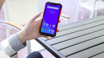 Di sektor kamera, bagian belakang ada kamera ganda 21 megapixel dan 12 megapixel dengan dual flash serta teknologi AI. Foto: Ulefone